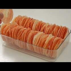 ЧИПСЫ. луково-картоф чипсы в духовке. расплюскивает между двумя листами бумаги