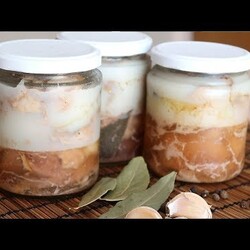 Домашняя тушёнка в духовке 3 часа. из сала топит смалец и заливает. Очень вкусная