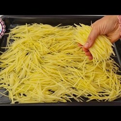 Лучше, чем пицца. Просто натрите на терке 3 картофелины.