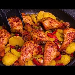 Куриные бедра в духовке, картошка с добавл меда и лим сока и зел лук