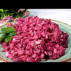 Вот так готовим СВЁКЛУ! Свёкла - 3 шт Лук - 1 шт Огурцы (маринованные, бочковые) - 3шт Яйца - 2 шт Чеснок - 2 -3 зубчика Зелень Майонез: Молоко - 50 мл Масло растительное - 100 мл Соль - 1\3 ч.л