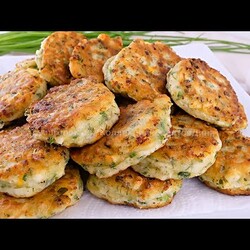 Ленивые пирожки на кефире с зеленым луком и яйцом! и творогом. 30 штук.