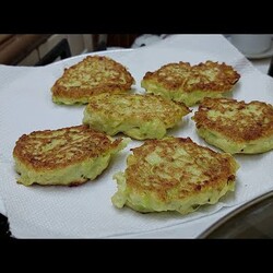 кабачки и фарш котлеты! Летом самое то - 10 минут и готово!