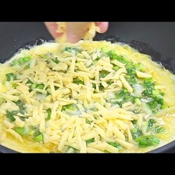 Боже как вкусно! Просто натрите 4 картофелины, добавьте 3 яйца. Вкусный рецепт картофеля.