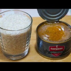 Беру банку консервов и стакан риса: так готовит моя бабушка на любые праздники.