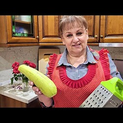 Натрите КАБАЧОК на тёрку и добавьте..печенку...оладьи.