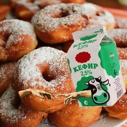 Самые пышные пончики получаются без дрожжей и на кефире