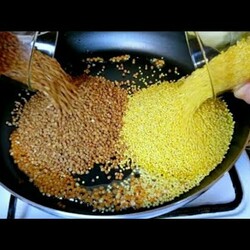 ЖАРЮ ПШЕНО И ГРЕЧКУ КОГДА ВЕСЬ МИР ГОНЯЕТСЯ ЭТИМ РЕЦЕПТОМ,А Я ПОДСЛУШАЛА В РОССИИ!чья КУХНЯ НЕ ЗНАЮ.