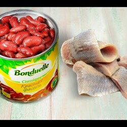 Беру БАНКУ ФАСОЛИ и селедку! Готовлю потрясающий салат! Вкусный рецепт из простых продуктов!