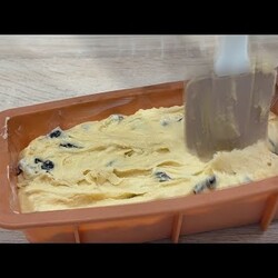 кекс с изюмом