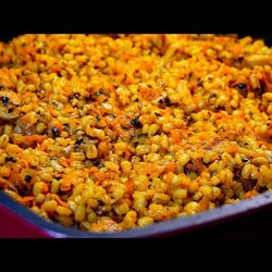 Перловка с мясом - простое и вкусное домашнее блюдо.