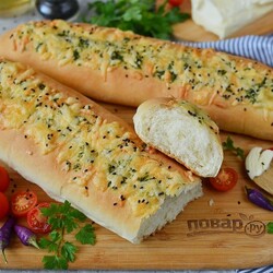 Багет с сыром и чесноком