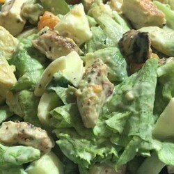 Салат с авокадо, курицей, яйцом и огурцом простой рецепт пошаговый