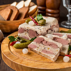 Террин из индейки и курицы с розовым перцем