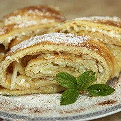 Яблочный рулет