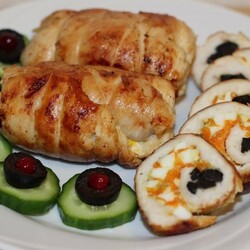 Куриные рулетики с грибами и сыром