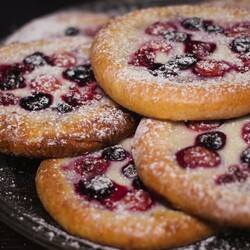 Ватрушки с ягодами