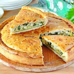 Пирог с зелёным луком и яйцом