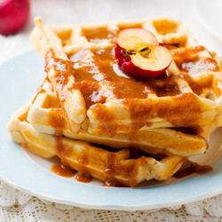 Осенние яблочные вафли