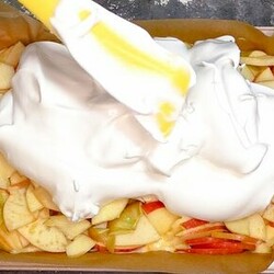 Яблочный пирог с безе сверху (...не пирог, а настоящее пирожное )