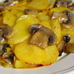 Картошка с шампиньонами в мультиварке. Приготовление картошки с шампиньонами в мультиварке - рецепты. Как приготовить картошку с шампиньонами в мультиварке: несколько доступных рецептов.