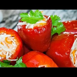 Маринованный перец, фаршированный капустой
