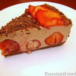 Творожный торт с шоколадом и клубникой