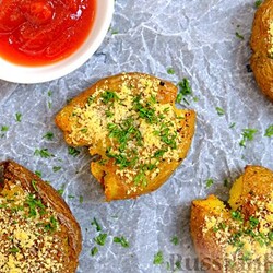 Рецепт: Хрустящая раздавленная картошка в духовке на RussianFood.com