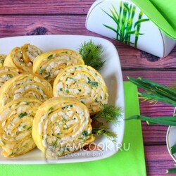 Омлетный рулет с плавленым сыром — рецепт с фото