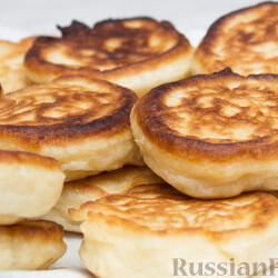 Рецепт: Пышные оладьи на кефире на RussianFood.com