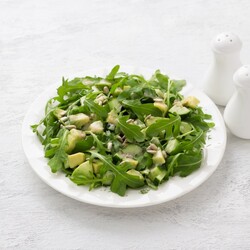 Салат с рукколой, огурцом и авокадо: пошаговый рецепт с видео и фото