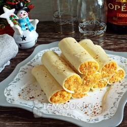 Сырные рулетики с пикантной начинкой — рецепт с фото