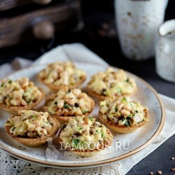 Тарталетки с копченой курицей и грибами — рецепт с фото