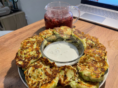 Рецепт нежных оладий из кабачков с ноткой кинзы - сделайте настоящую деликатесную закуску!