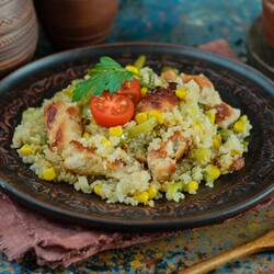 Киноа с индейкой и овощами