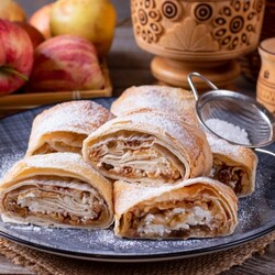 Штрудель из лаваша с творогом, яблоком и изюмом | Меню недели