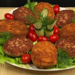 Котлеты из фарша на сковороде, сочные и мягкие — 10 вкусных рецептов