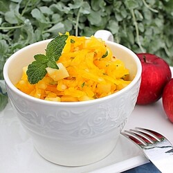 Витаминный салат с тыквой, яблоком и орехами | Меню недели