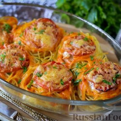 Рецепт: "Гнёзда" из спагетти с фаршем, помидорами и сыром (в духовке) на RussianFood.com