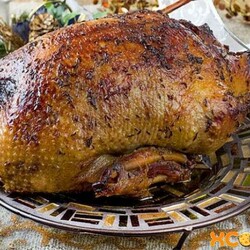 Гусь фаршированный яблоками - и запеченный в духовке: фото рецепт