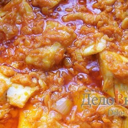 Тушеная рыба в томатном соусе