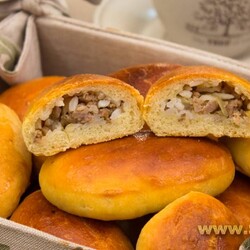 Пирожки с фаршем и рисом