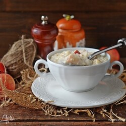 Овсяная каша со сгущенкой и яблоком