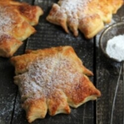 Пирожки с яблоками из слоёного теста