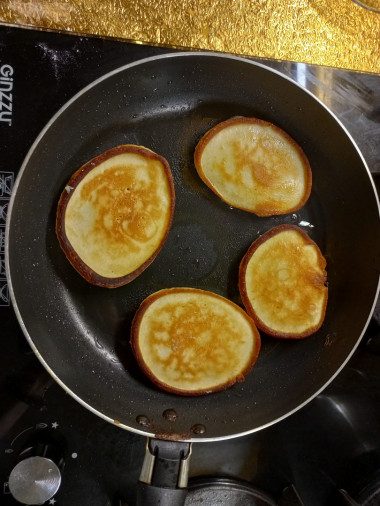 Получаются пышные,курочка по краям чуть хрустящей.