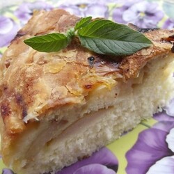 Шарлотка с айвой в мультиварке