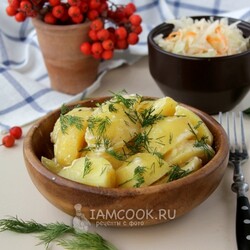 Тушёная картошка в сметане в мультиварке