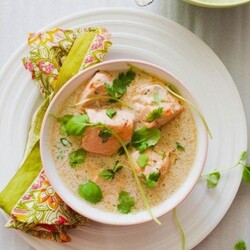 Сырный суп с форелью и грибами