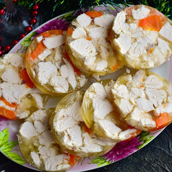 Куриный рулет в бутылке