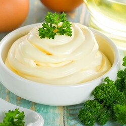 Два быстрых соуса вместо майонеза (без масла и сырых яиц)